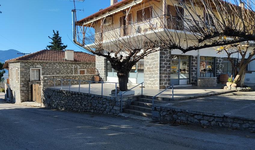 ΑΙΘΟΥΣΑ ΕΠΑΓΓΕΛΜΑΤΙΚΩΝ ΧΩΡΩΝ 98 τ.μ ΠΑΛΑΙΟΧΩΡΙ ΔΩΡΙΕΩΝ, ΔΗΜΟς ΑΜΦΙΚΛΕΙΑΣ, ΦΘΙΩΤΙΔΑ
